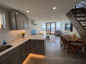 31 Shoreline Dr in Stratford, CT - Foto de edificio - Building Photo