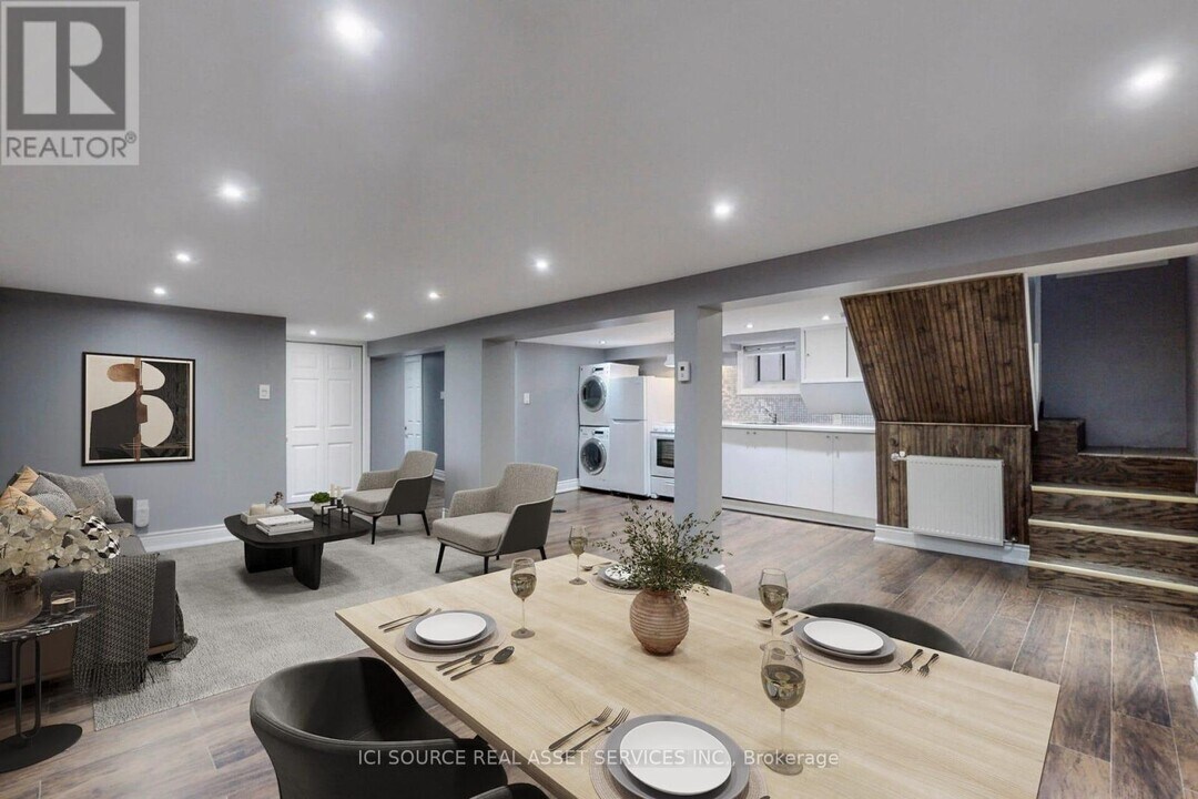 8 Davies Crescent in Toronto, ON - Building Photo