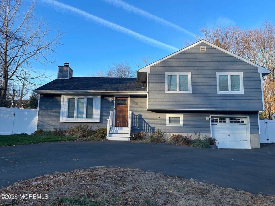 162 S Linden Ave in Highlands, NJ - Building Photo