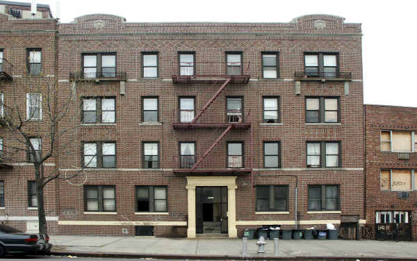 5511 Fort Hamilton Pky in Brooklyn, NY - Foto de edificio