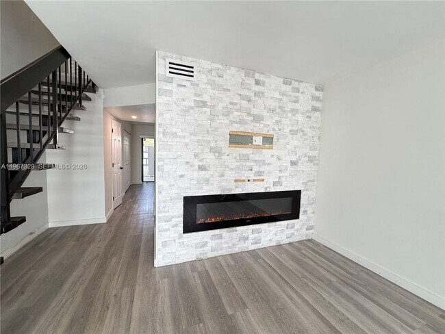 1711 W 58th St in Hialeah, FL - Building Photo - Building Photo