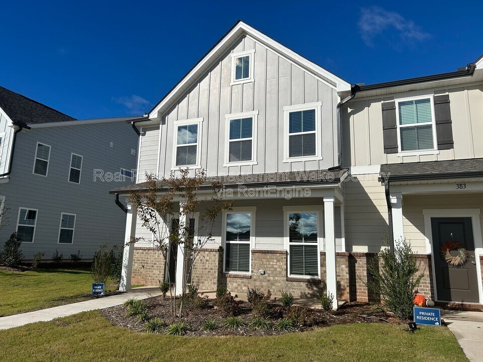 381 Fosterton Cottage Wy in Raleigh, NC - Building Photo