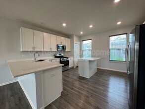 594 Cimmaron Cir in Crystal Lake, IL - Building Photo - Building Photo