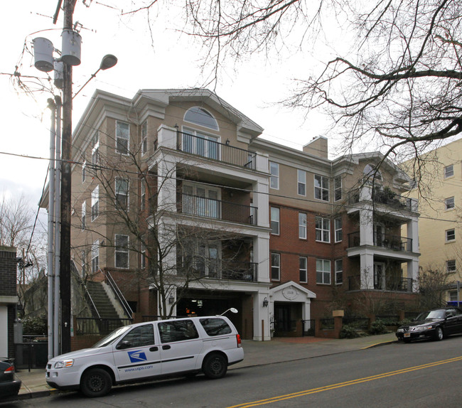 2328 NW Glisan St in Portland, OR - Foto de edificio - Building Photo