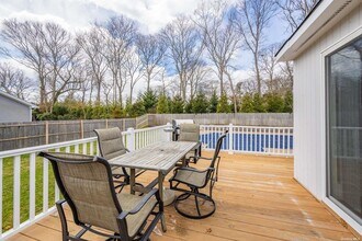 15 Pin Oak Ln in Westhampton Beach, NY - Building Photo - Building Photo