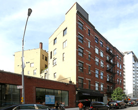 330-344 W 13th St in New York, NY - Building Photo - Building Photo