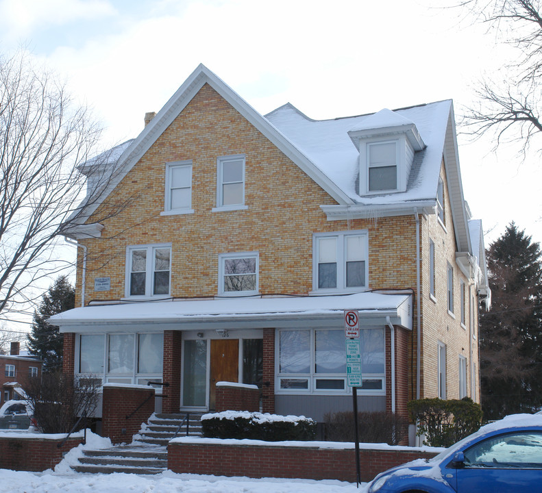 126 E Fairmount Ave in State College, PA - Foto de edificio