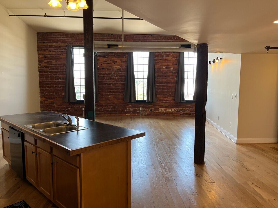 265 N Queen St in York, PA - Building Photo