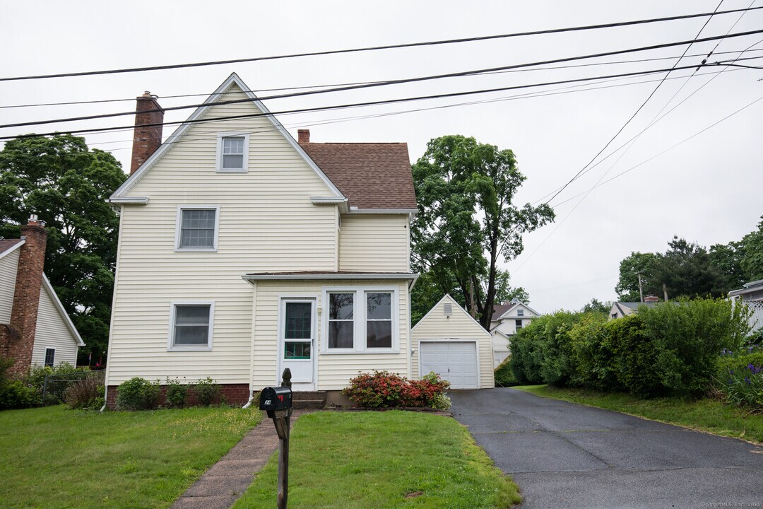 24 Harrington St in Meriden, CT - Building Photo
