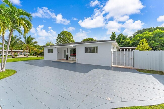 4301 SW 85th Ave in Miami, FL - Building Photo - Building Photo