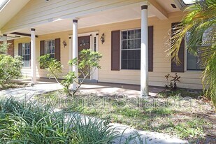 5645 N Tuttle Ave in Sarasota, FL - Building Photo
