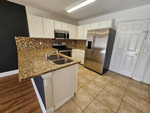 608 Cresting Oak Cir in Orlando, FL - Building Photo - Building Photo