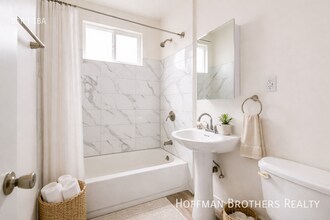 1623 Mariposa Ave, Unit 203 in Los Angeles, CA - Foto de edificio - Building Photo