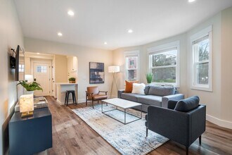 2100 1st Ave W in Seattle, WA - Building Photo - Building Photo