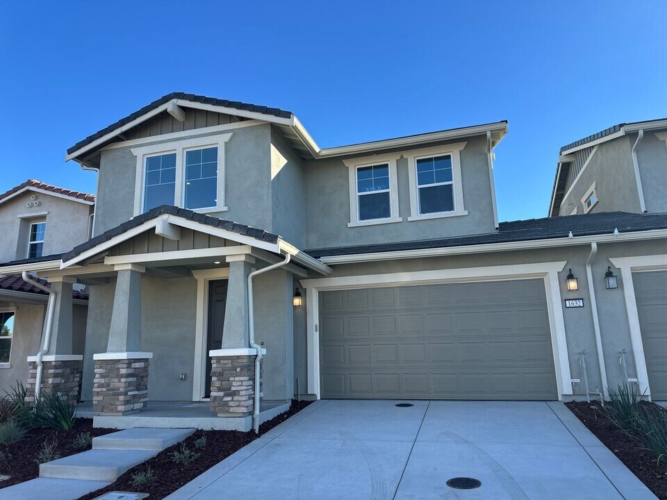 1632 Greeley Wy in Gilroy, CA - Building Photo