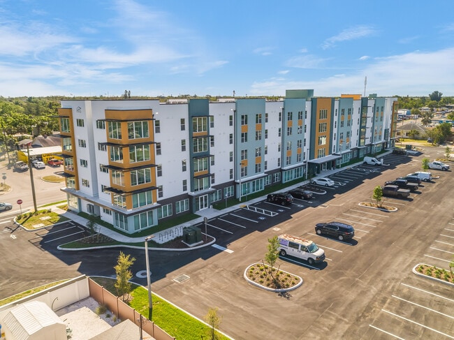 Astoria on 9th - Now Leasing in Bradenton, FL - Building Photo - Building Photo