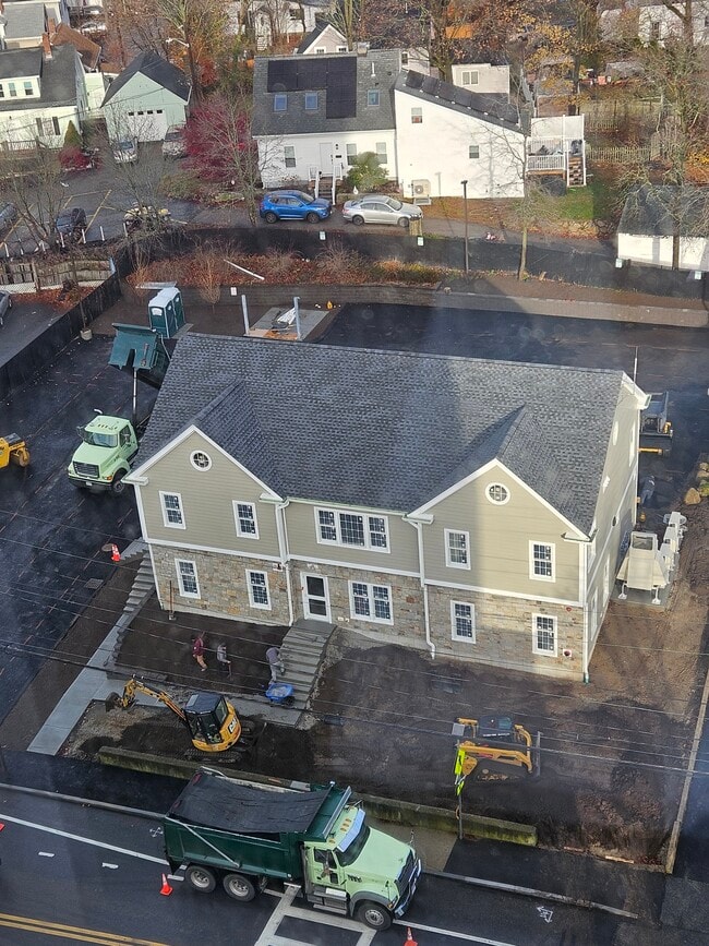 96 Broad St, Unit C in Weymouth, MA - Foto de edificio - Building Photo