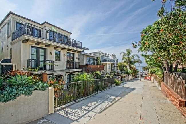 242 31st St in Hermosa Beach, CA - Building Photo - Building Photo