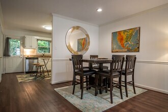 210 E Cloverhurst Ave in Athens, GA - Building Photo - Building Photo