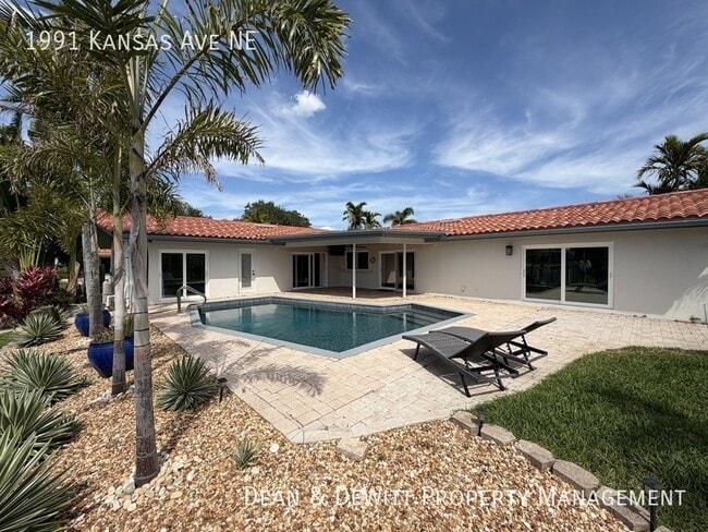 1991 Kansas Ave NE in St. Petersburg, FL - Building Photo - Building Photo