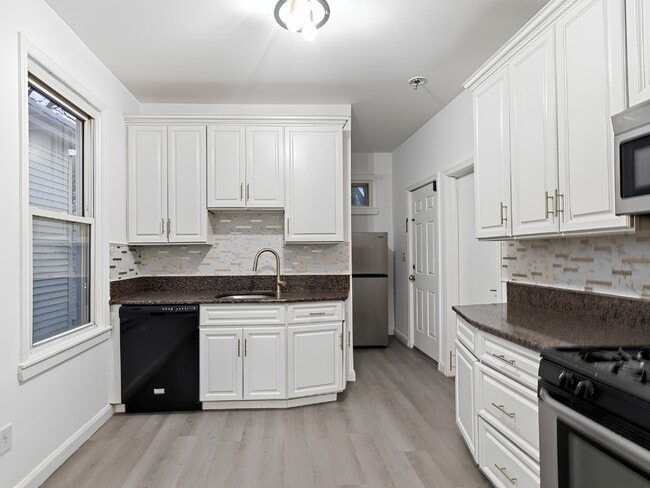 22 Harrison Ave, Unit 2