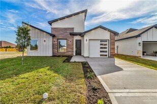 20 E Sabinal Ave in Hidalgo, TX - Building Photo