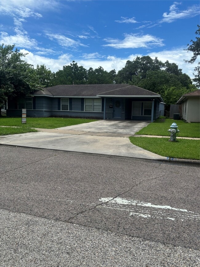 property at 4713 Saxon St