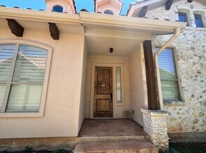 112 Tuscan Dr in Horseshoe Bay, TX - Building Photo - Building Photo