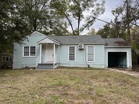 521 Launcelot Rd in Jackson, MS - Building Photo