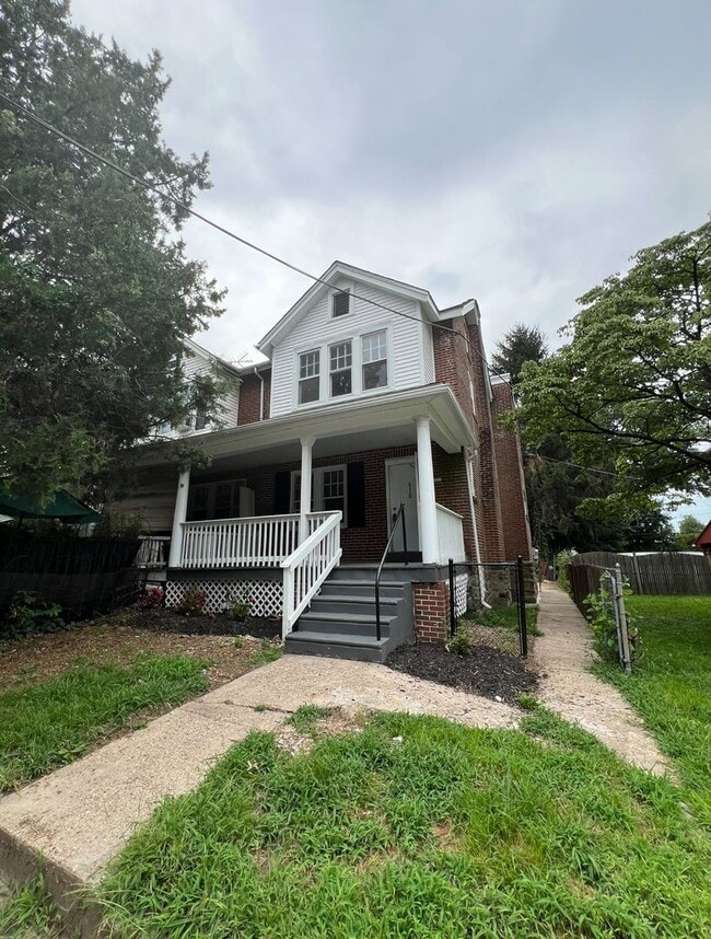 property at 910 E 20th St