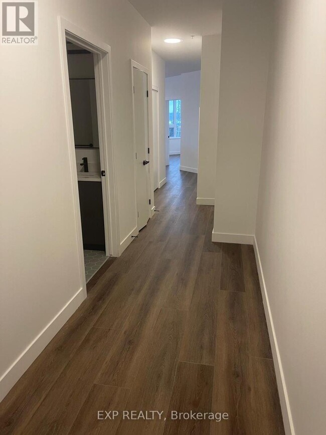 1600 James Naismith Dr in Ottawa, ON - Building Photo - Building Photo