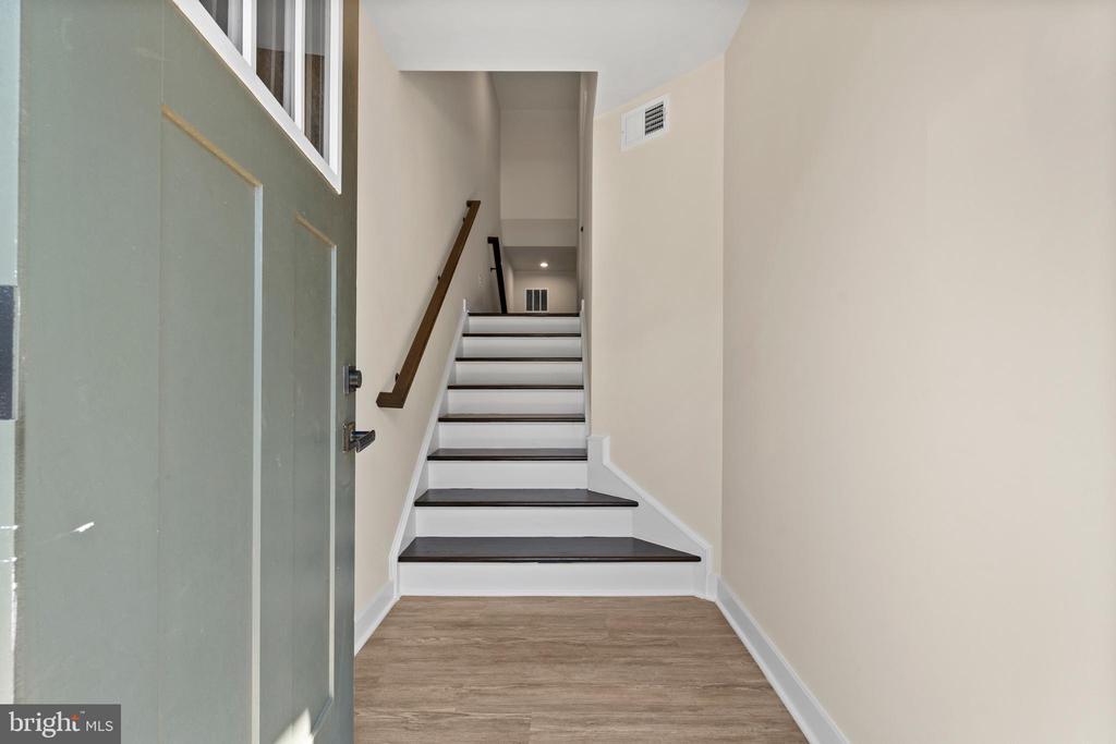 6056 Murray Terrace in Frederick, MD - Building Photo