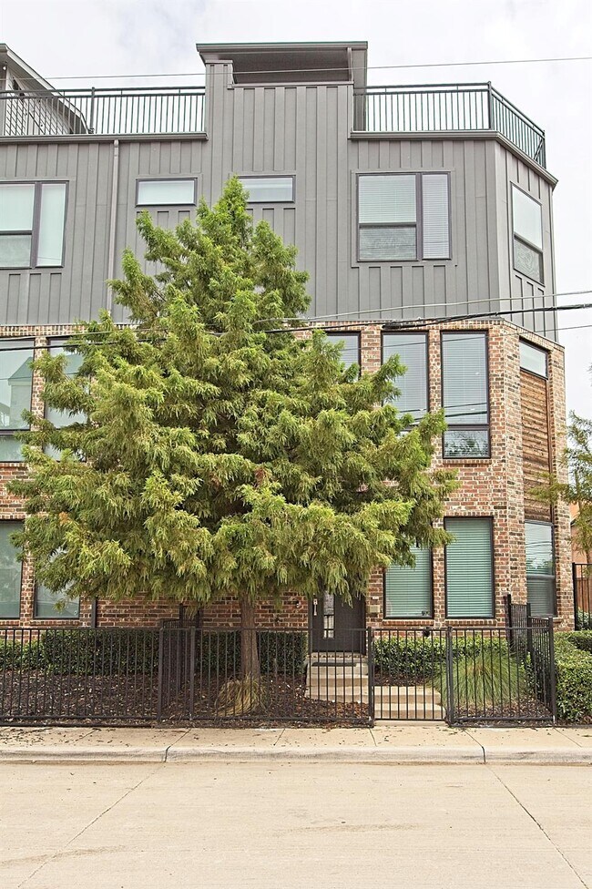 property at 1405 Bronson Ct