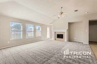 522 Golden Bell Dr in Glenn Heights, TX - Building Photo - Building Photo