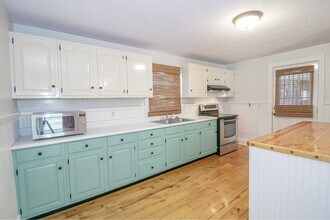 2877 Old Clarksville in Adams, TN - Building Photo - Building Photo