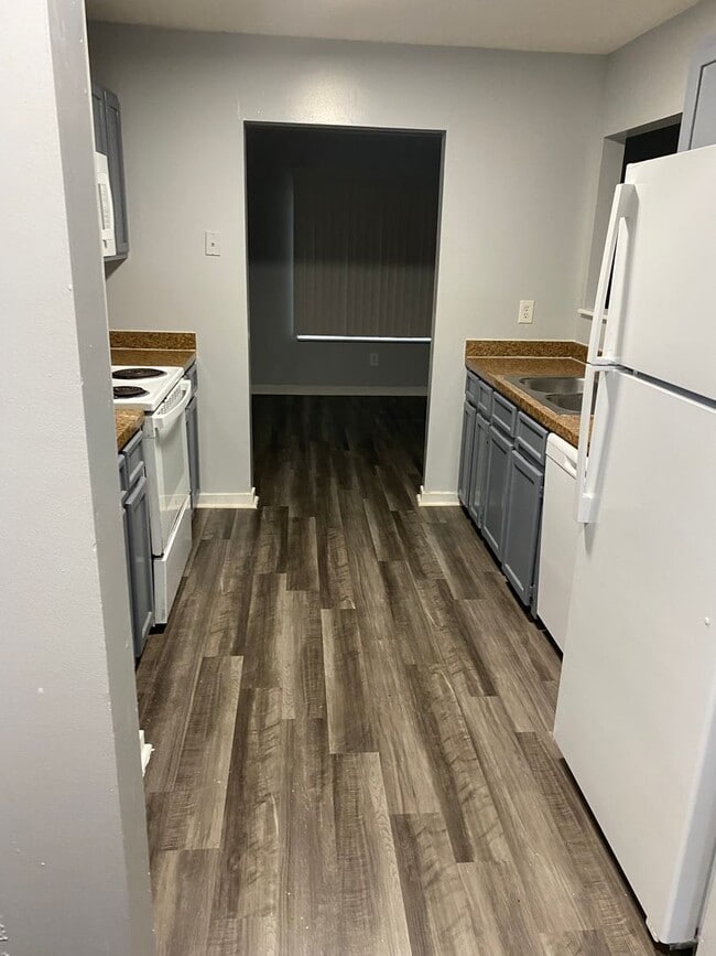 4001 Village Creek Dr in Columbia, SC - Building Photo - Building Photo