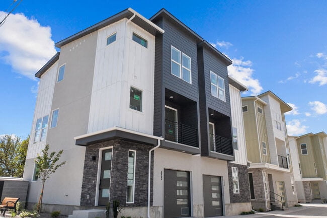 525 E Violets Cv Ln in Garden City, ID - Building Photo - Building Photo