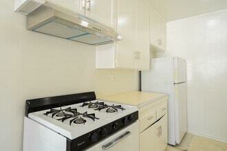 256 S Doheny Dr in Beverly Hills, CA - Building Photo - Building Photo