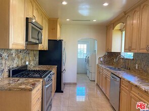 7007 Cantaloupe Ave in Los Angeles, CA - Building Photo - Building Photo