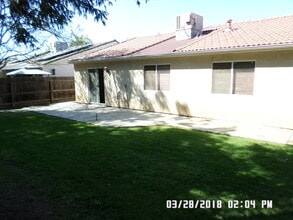 3831 W Elowin Ave in Visalia, CA - Building Photo - Building Photo