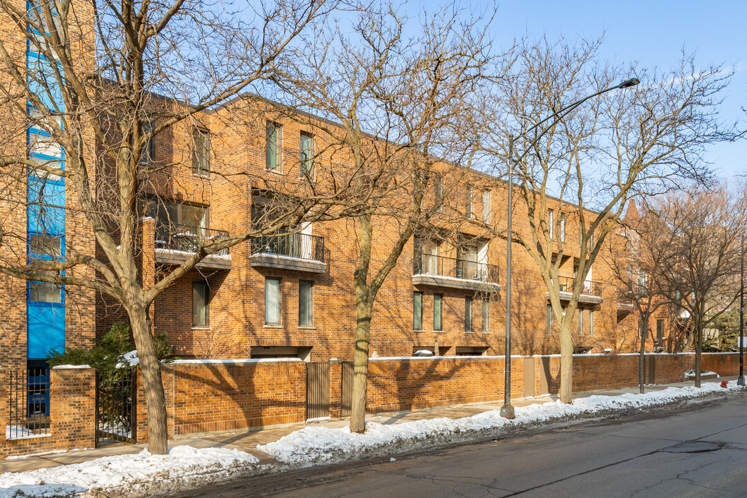 1330 N La Salle Blvd in Chicago, IL - Building Photo