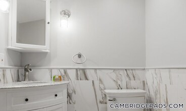 7 Story St, Unit B in Cambridge, MA - Building Photo - Building Photo