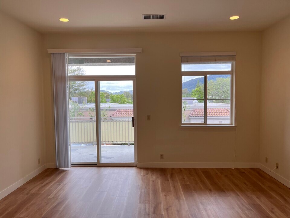 654 N Santa Cruz Ave in Los Gatos, CA - Foto de edificio