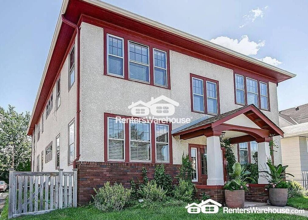 2821 Portland Ave in Minneapolis, MN - Building Photo