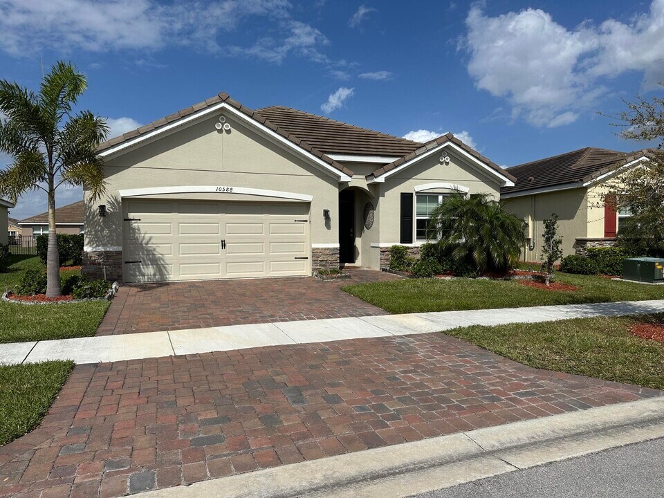 10588 SW Toren Wy in Port St. Lucie, FL - Building Photo