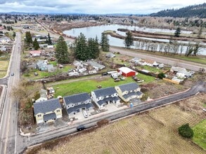 332 Seven Oaks Ln in Lebanon, OR - Building Photo - Building Photo