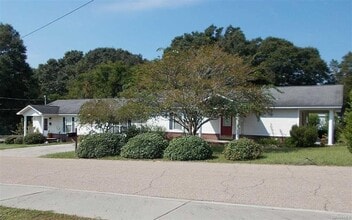 110 James St in Ozark, AL - Building Photo - Building Photo