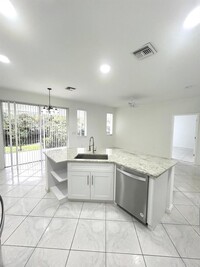 9964 NW 18th St in Pembroke Pines, FL - Building Photo - Building Photo