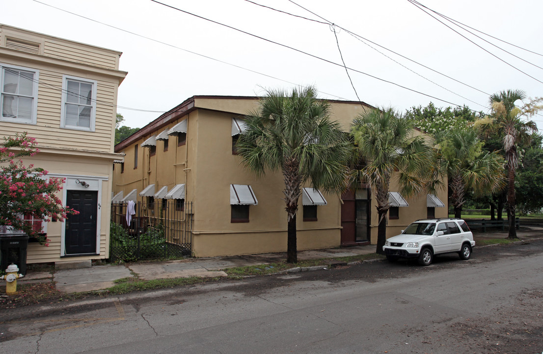 Dan Max Apartments in Charleston, SC - Building Photo