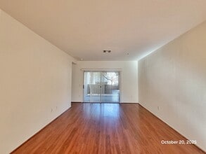 1004 Duckhorn Ct in Las Vegas, NV - Building Photo - Building Photo